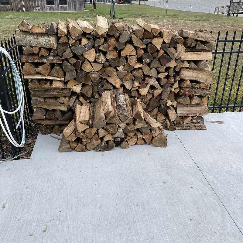 Seasoned Red Oak Firewood